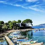 Saint-raphael- Vue Et Massif De L'esterel Apartamento *
